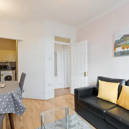 Bright Cosy Central Apt Sleeps 4 Bac593