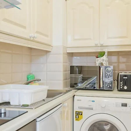 Bright Cosy Central Apt Sleeps 4 Bac593